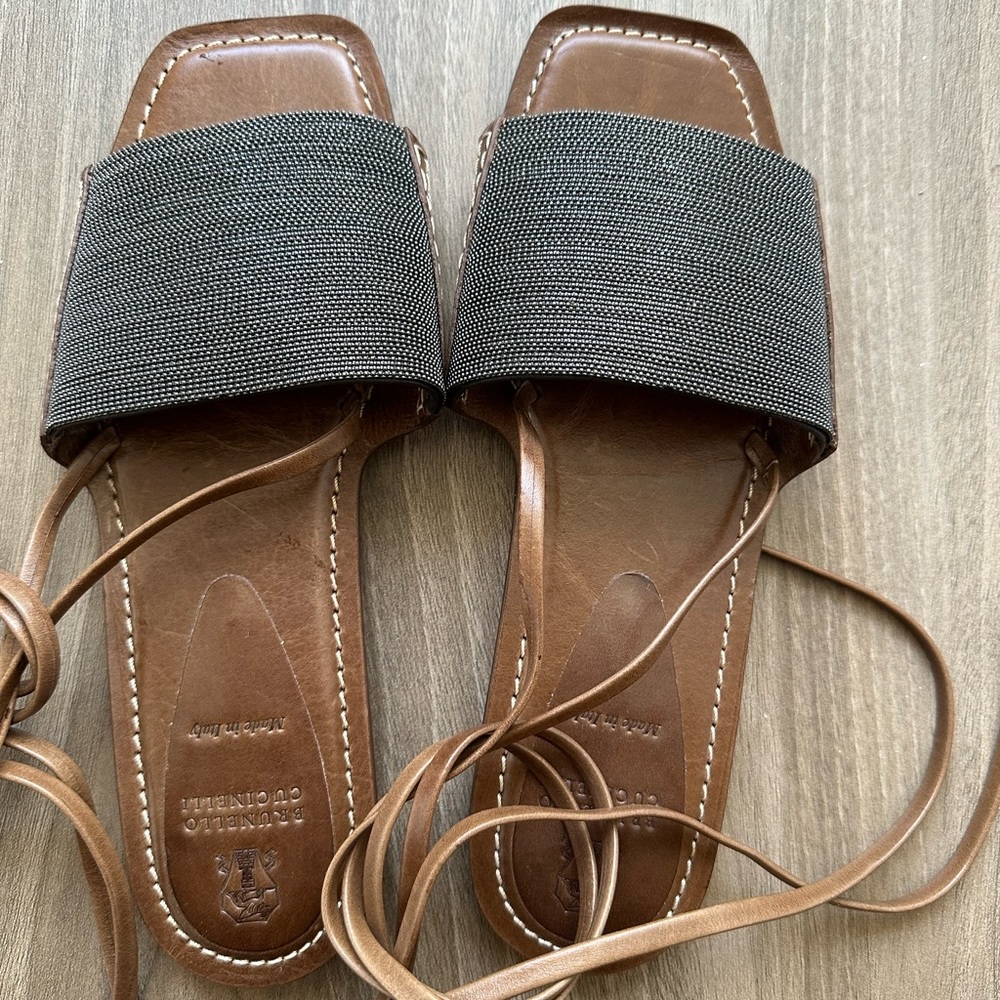 BRUNELLO CUCINELLI
Lace-up bead-embellished leather sandals